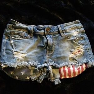 American Eagle Hi-Rise Flag Pocket Shorts